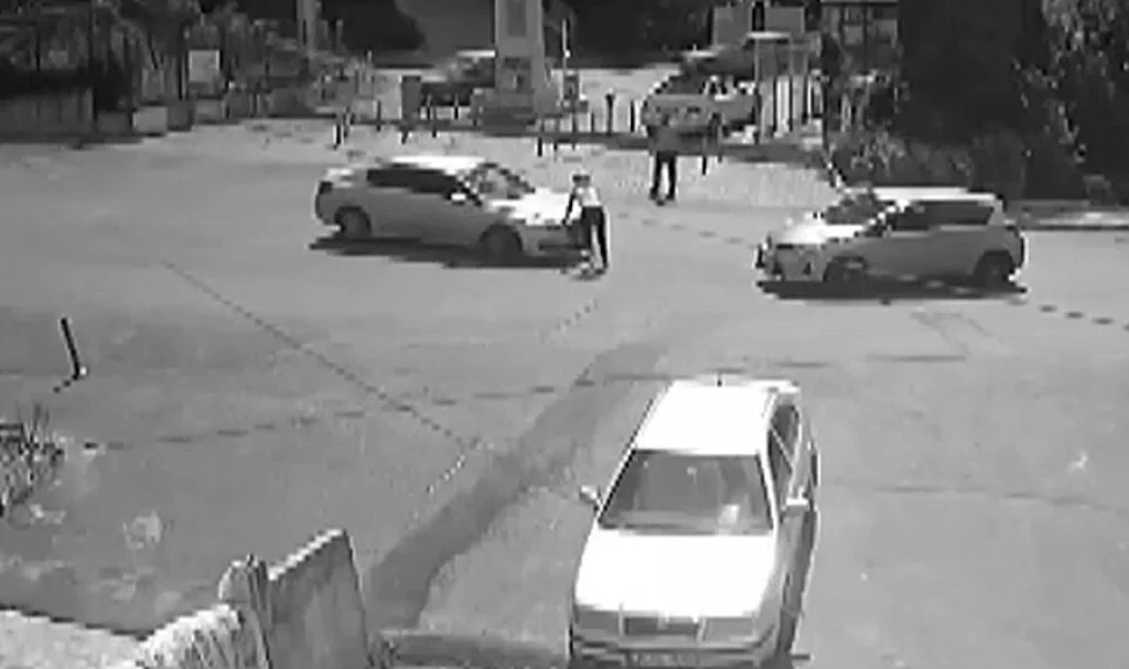 Trafik magandası aracı ile kadını ezmeye çalıştı