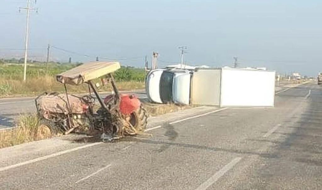 Traktör ile ticari araç çarpıştı: 2 yaralı