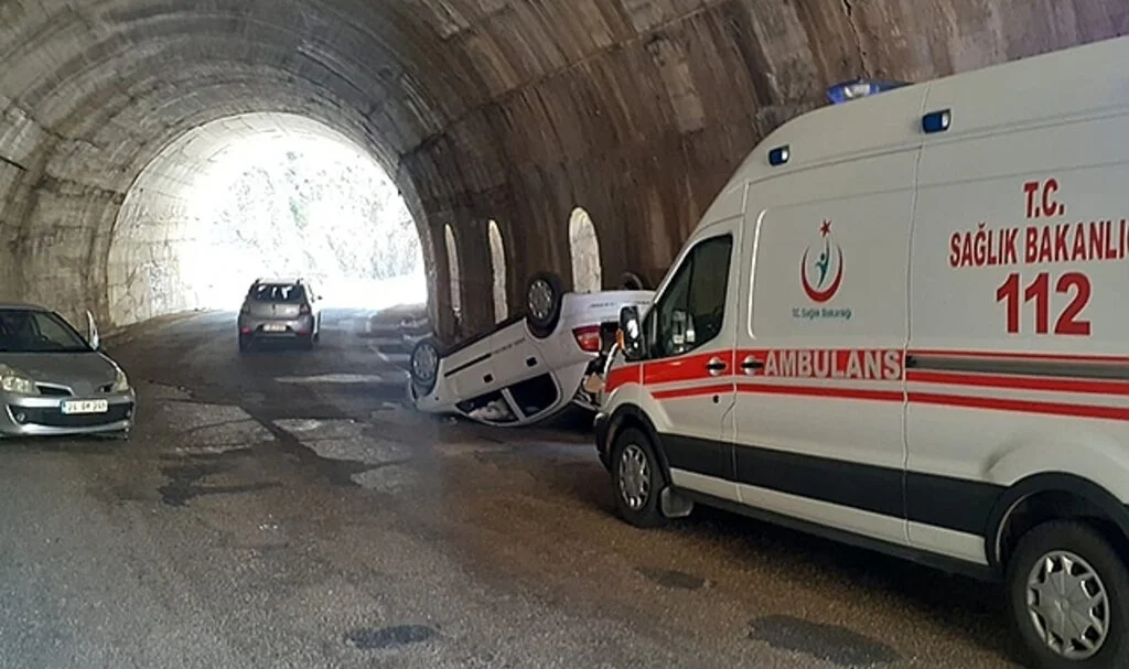 Tunceli’de iki otomobil tünelde çarpıştı: 4 yaralı