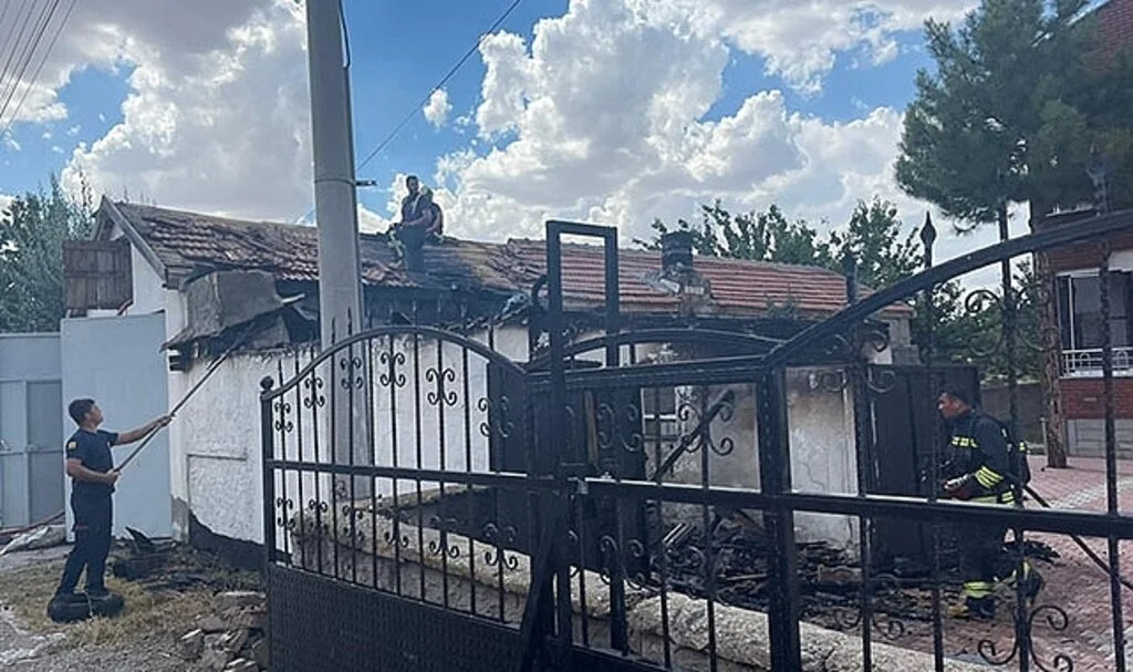 Tüp patlayan ev kullanılamaz hale geldi