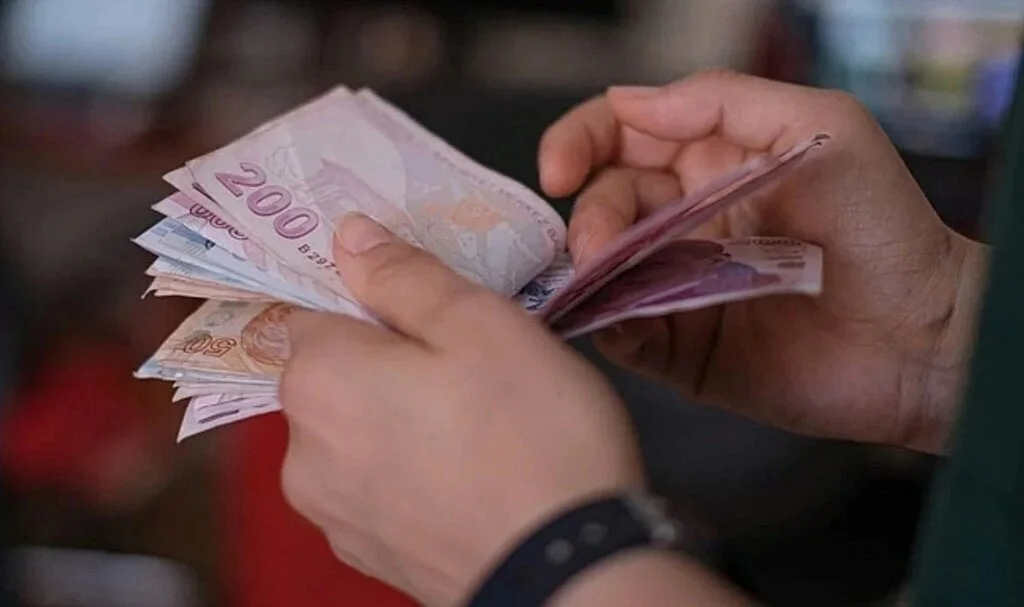 Türk-İş: Açlık sınırı yeni asgari ücretin 1390 TL üzerine çıktı