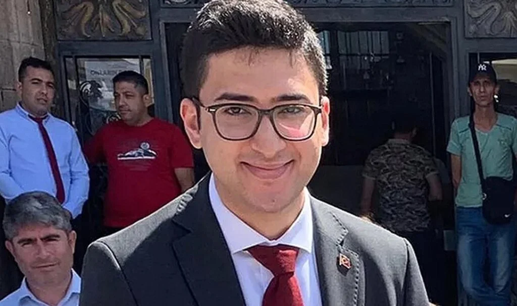 Türkiye Cumhuriyeti'nin ilk Ermeni kaymakamı Berk Acar görevine başladı
