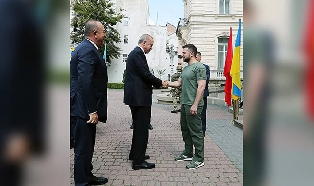 Ukrayna sokaklarında çok konuşulacak fotoğraf! Herkesin gözü Erdoğan ile Zelenskiy arasındaki görüşme...