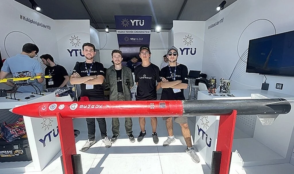 Üniversite öğrencileri 3 kilometre irtifaya çıkan roket tasarladı