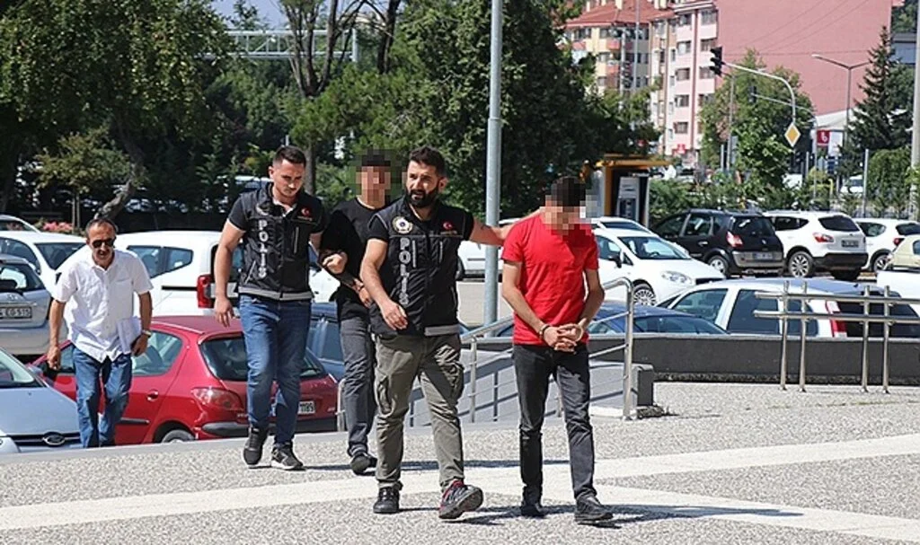 Uyuşturucuyla yakalanan gençten gazetecilere pişkin açıklama: "8-9 kişiyi öldürdük"