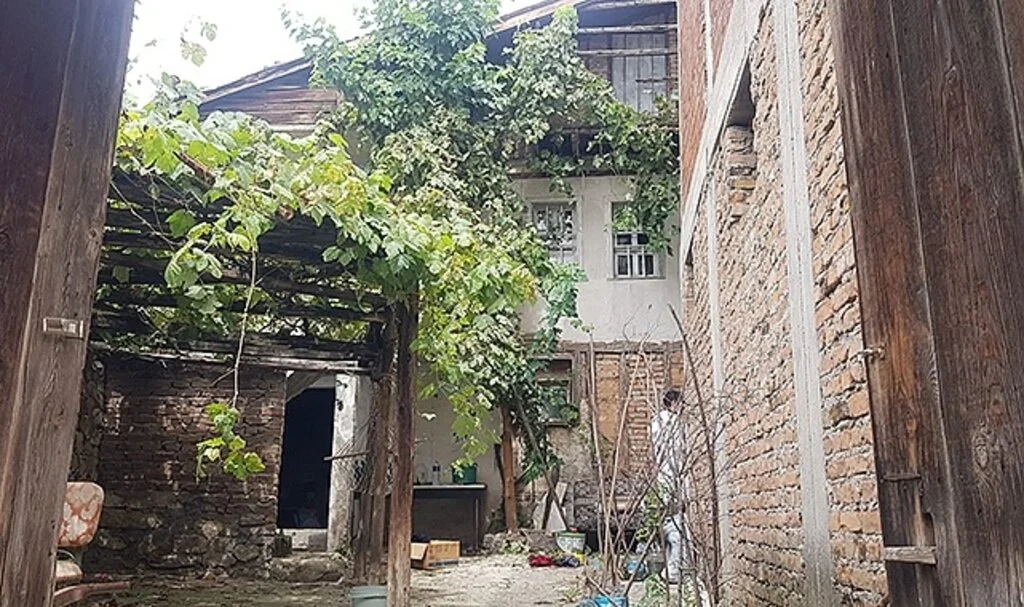 Üzüm bağı toplamak için çıktığı ahşap balkon sonu oldu