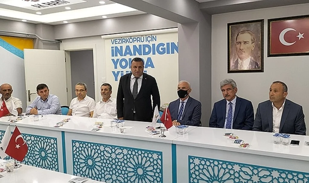 Vezirköprü ilçesinde AK Parti'nin kuruluşunun 21. yılı kutlandı