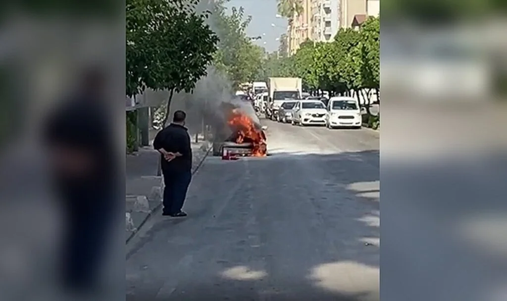 Yanan otomobili film gibi izledi