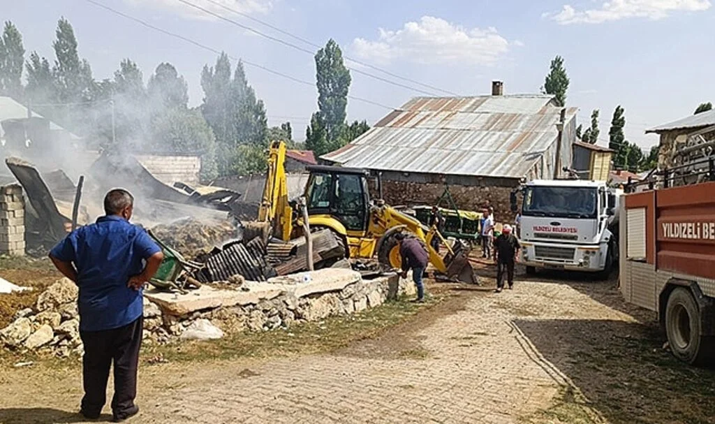 Yangını söndürmek isterken hayatını kaybetti