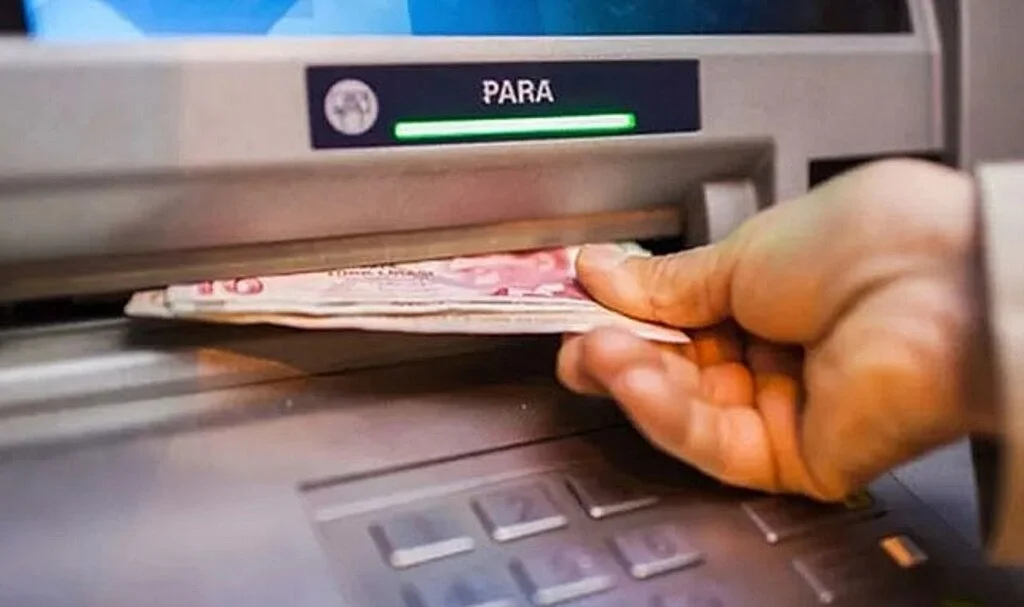 Yargıtay'dan flaş karar: Resmi tatilde 1 saat mesai yapana bile...