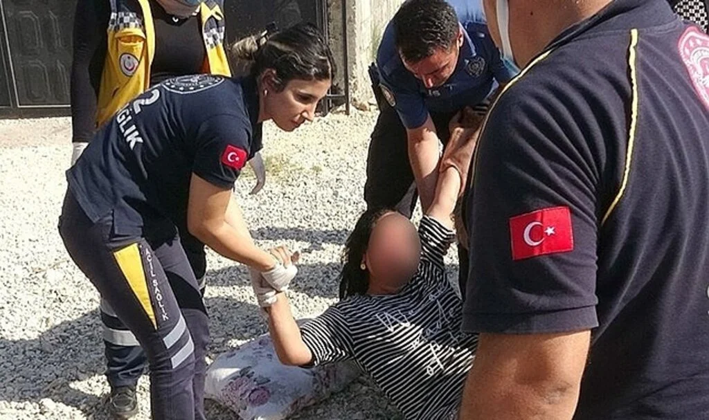 Yine koca şiddeti! Eşini kafasına taşla vurup yaraladı!