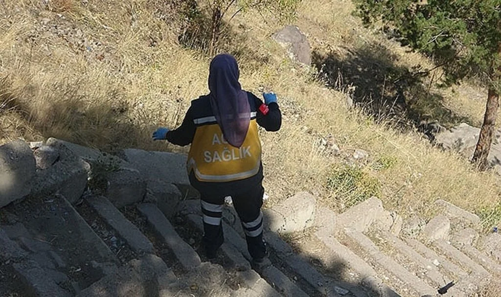 Yürüyüş yapan çocuklar ceset buldu