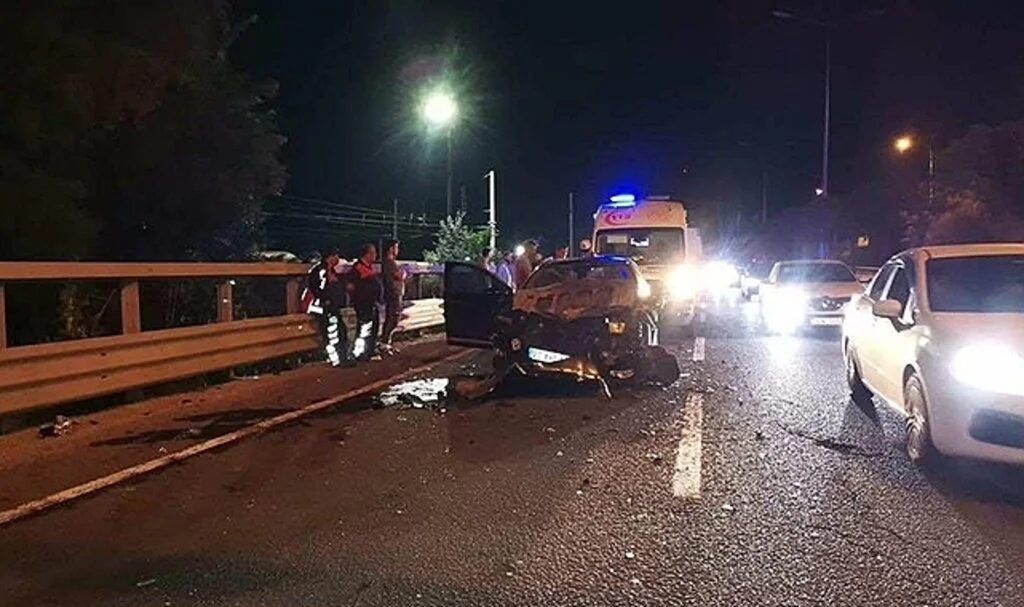 Zincirleme trafik kazası, 4 kişi yaralandı