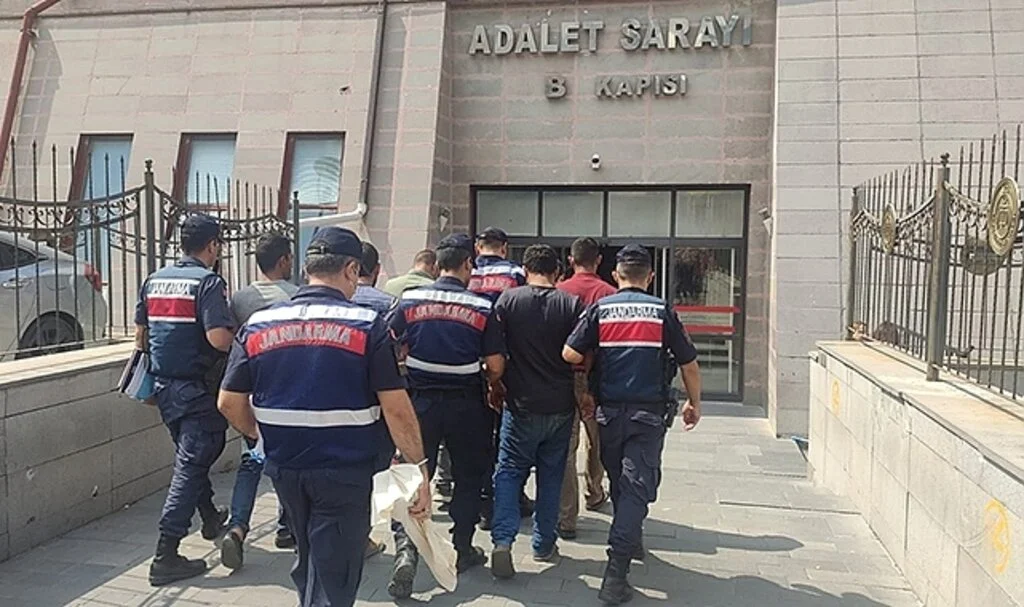 1 milyon TL’lik enerji ve nakil kablosu çaldıkları belirlenen 6 şüpheli yakalandı