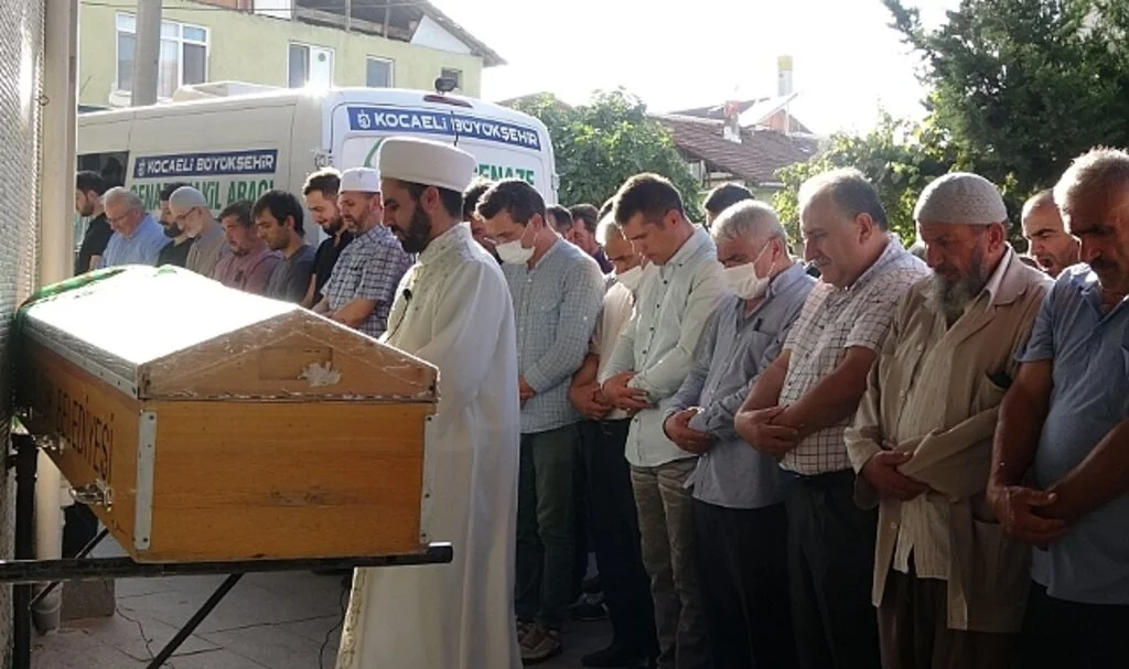 1 yıl önce ölen kızı gibi kendisi de kaza kurbanı oldu