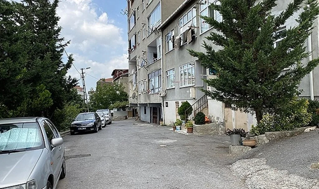16 yıllık eşini bıçakla yaraladı