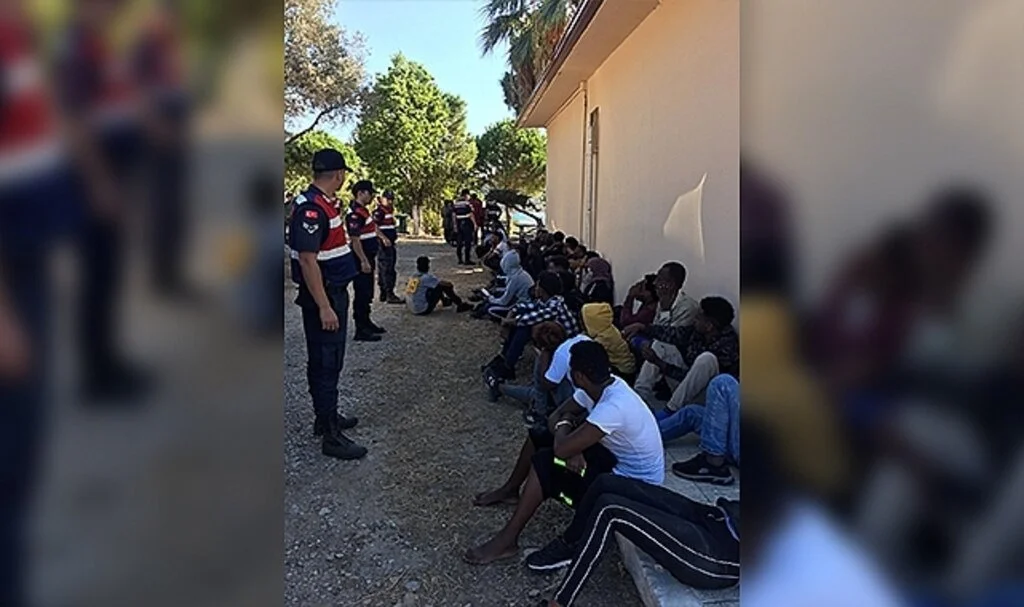 22 düzensiz göçmen kurtarıldı, 2 organizatör yakalandı