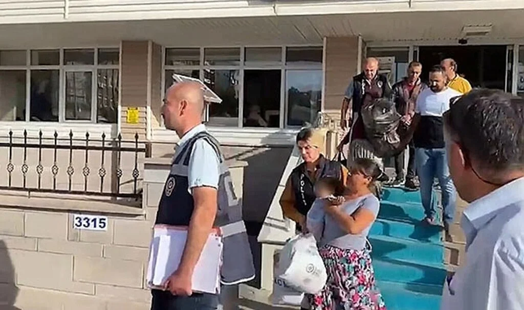 30 yıl ve 8 yıl kesinleşmiş hapis cezası bulunan 2 firari yakalandı