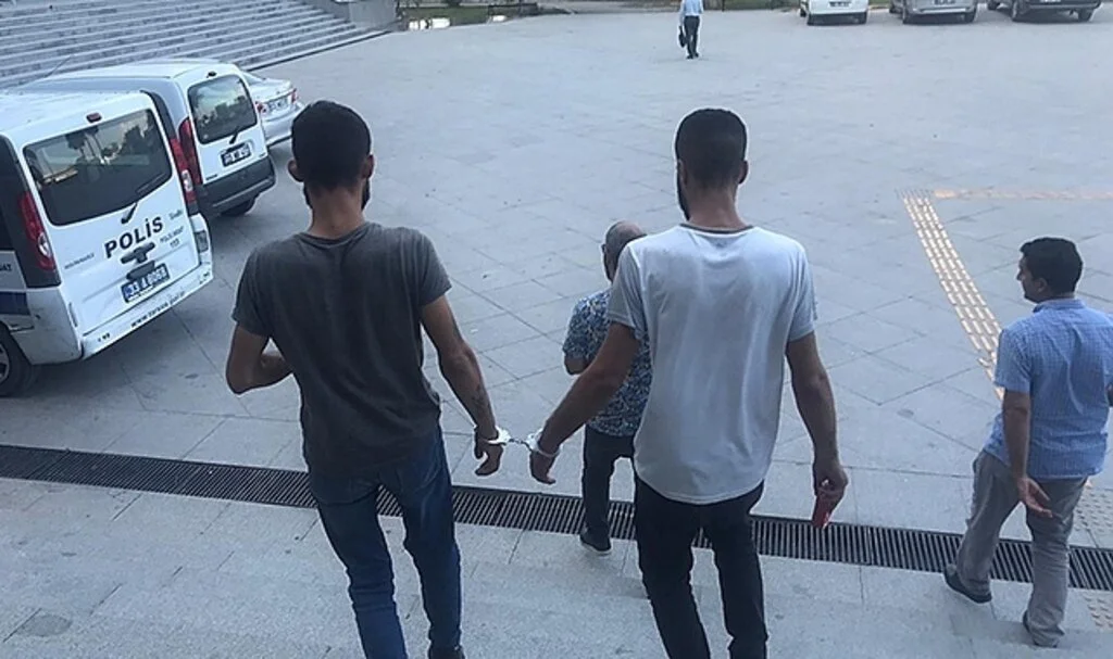 5 gün önce toprağa verilen şehidin evinde hırsızlık yapan zanlılar yakalandı