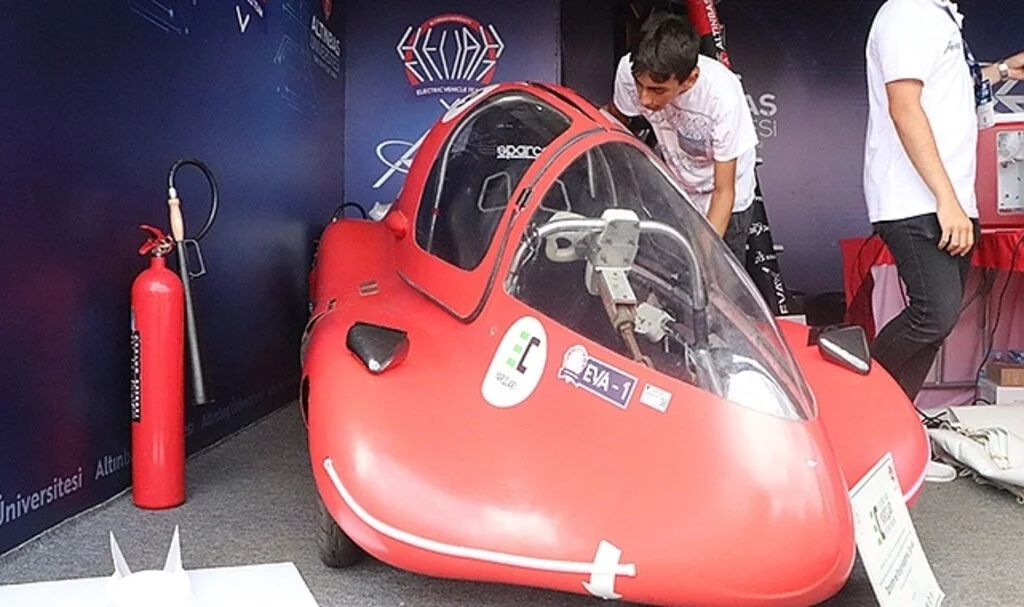 5 TL ile 200 km giden elektrikli araç yaptılar, ödülleri kaptılar