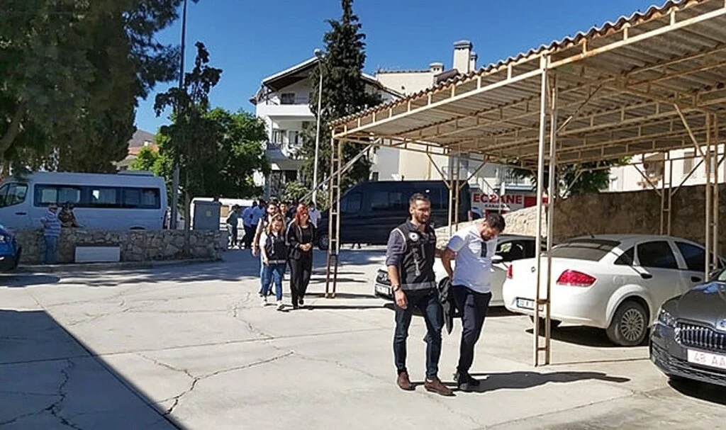 6 ildeki dolandırıcılık operasyonunda gözaltına alınan 10 kişi tutuklandı