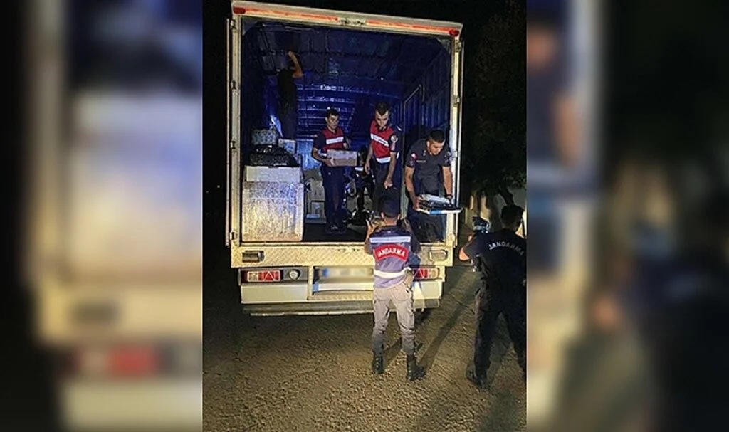 6 milyon liralık kaçak ürün taşıyan kargo aracı jandarmanın gözünden kaçmadı