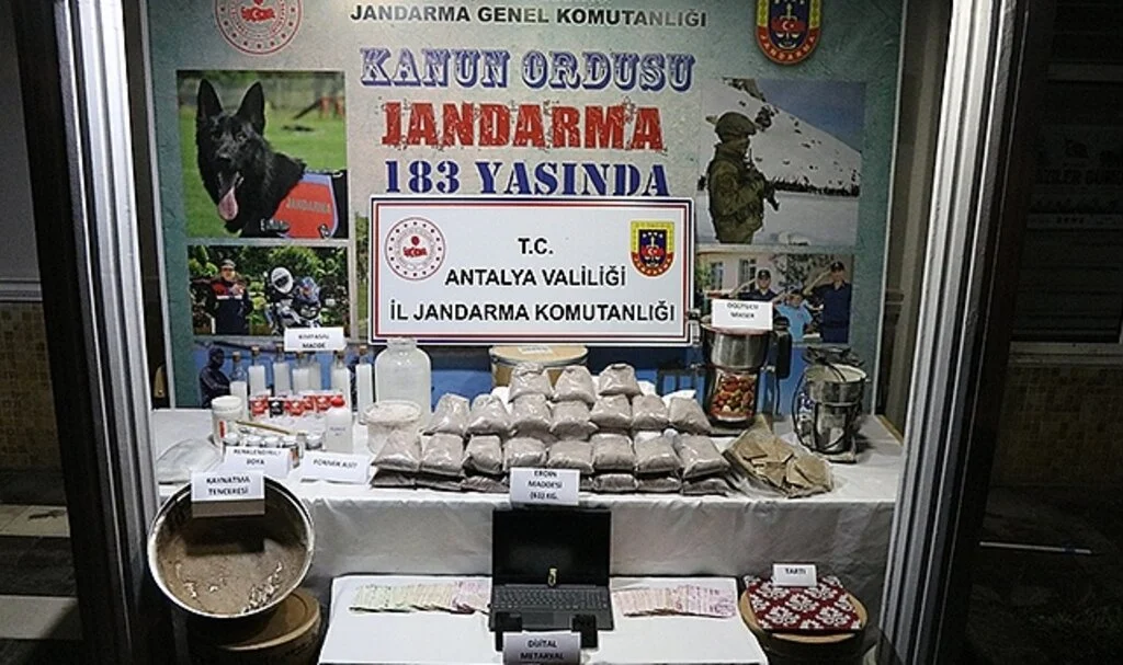 61 kilogram eroin turizm belgeli işletmelere ve sahillere ulaşamadan ele geçirildi
