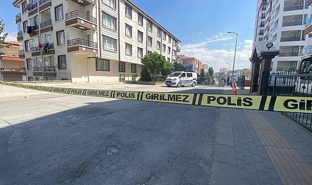 Ablasının ilişkisine karşı çıkan kardeş 2 kişiyi yaraladı