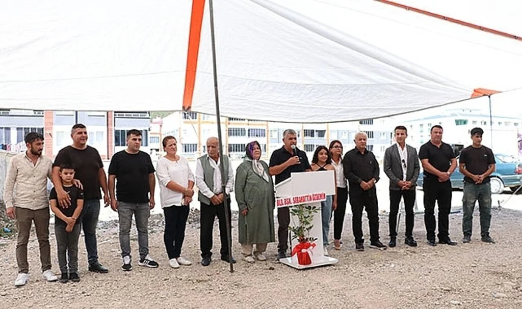 Acar ailesinden anne-babaya vefa 