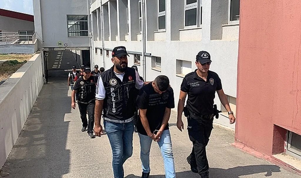 Adana'da narkotik operasyonlarında 9 zanlı tutuklandı