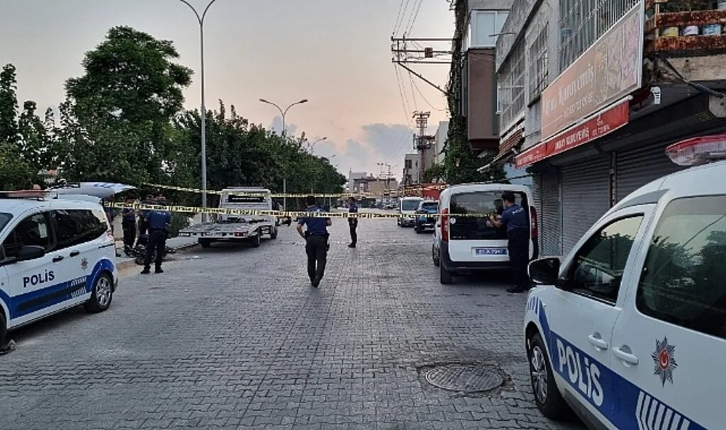 Adana'da silahlı saldırıya uğrayan motosikletli öldü