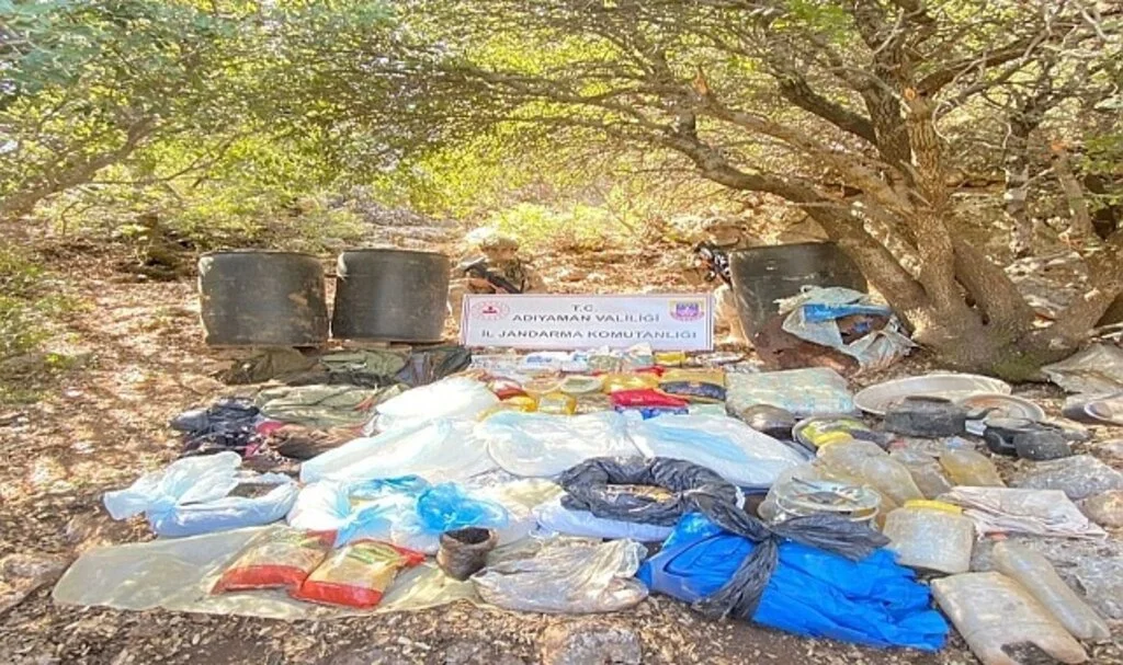 Adıyaman'da teröristlere ait yaşam malzemeleri ele geçirildi