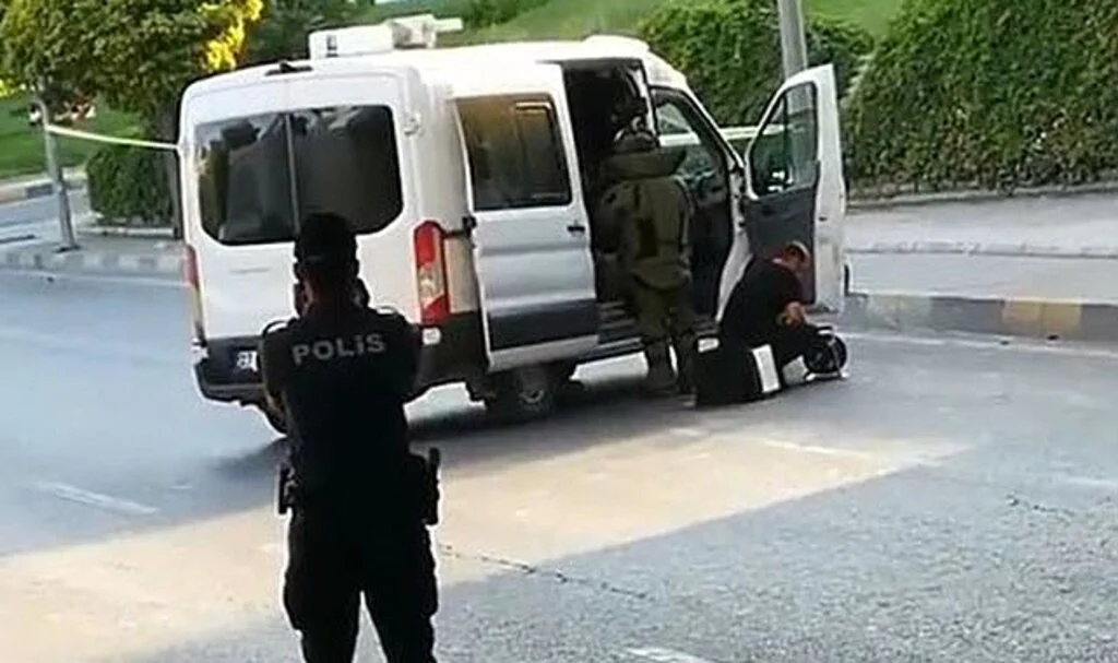 Adliye kavşağında şüpheli paket paniği