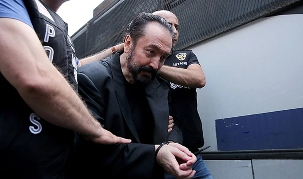 Adnan Oktar davasında itirafçı olan sanık: "Bize emir felsefesini enjekte etti, şu an kendi kişiliğimi yeni kazandım"