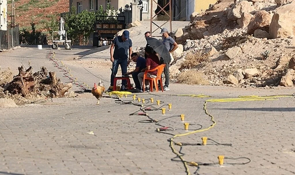 AFAD ekipleri, yer altından sesler geldiği iddia edilen köyde incelemede bulundu