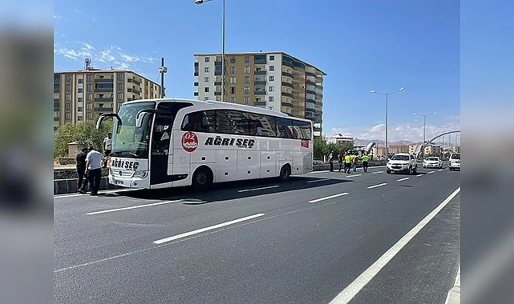 Ağrı’da korkunç kaza: 1 kişi ağır yaralandı