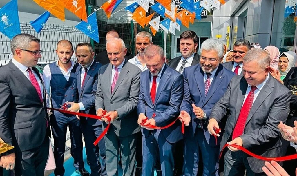 AK Parti Atakum yeni yerinde
