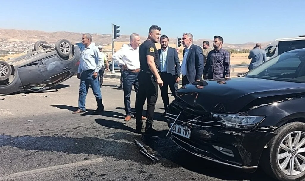 AK Parti Elazığ İl Başkanı Yıldırım'ın bulunduğu araç kaza yaptı