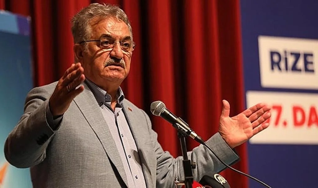 AK Parti Genel Başkan Yardımcısı Hayati Yazıcı Rize'de partililere seslendi