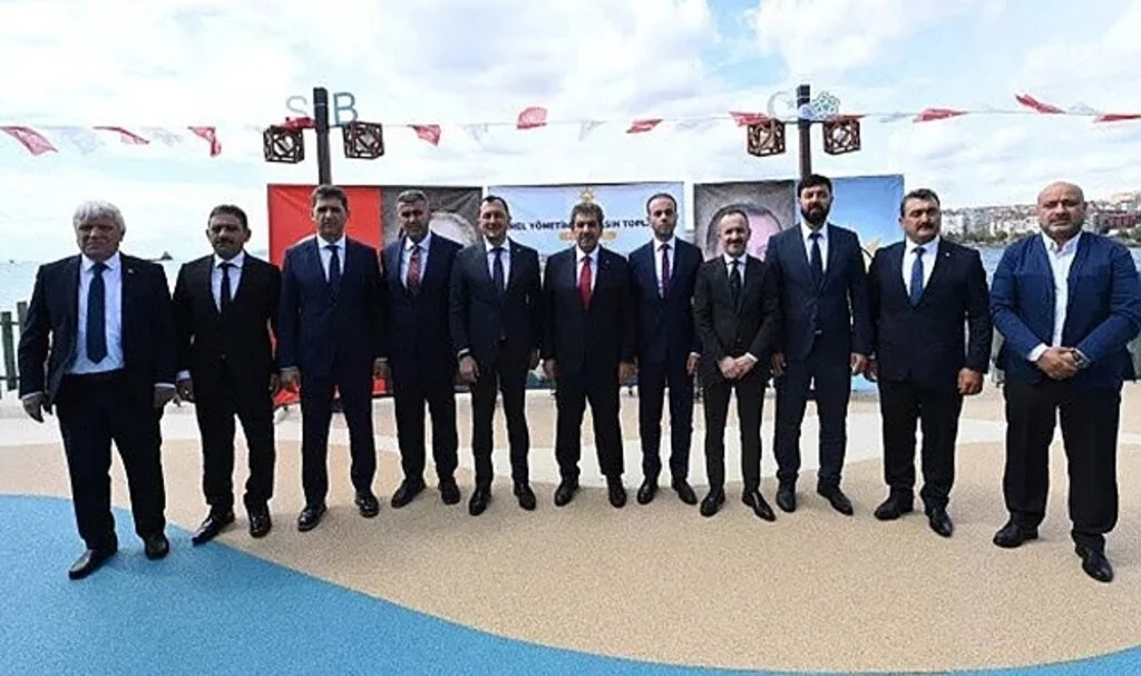 AK Parti grup başkanvekillerinden ortak açıklama: "11 büyükşehrimiz hızla çöküyor"