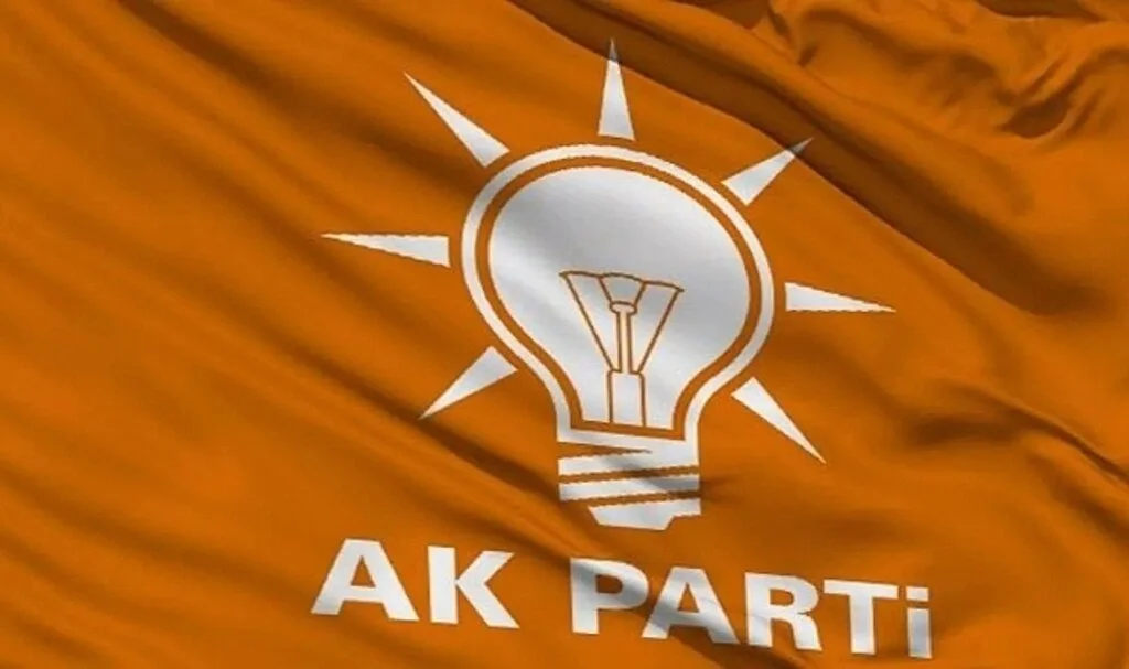AK Parti'nin üç kurucu isminden 'iktidar' eleştirisi: "Erdoğan, kendi seçmen tabanının dışındakileri düşmanlaştıran biri"