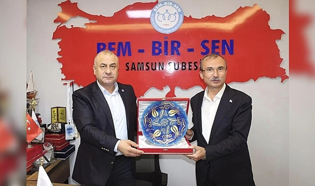 AK Parti Samsun Milletvekili Orhan Kırcalı Bem Bir Sen Samsun Şube Başkanı Savaş Gayretli'ye  başarı diledi 