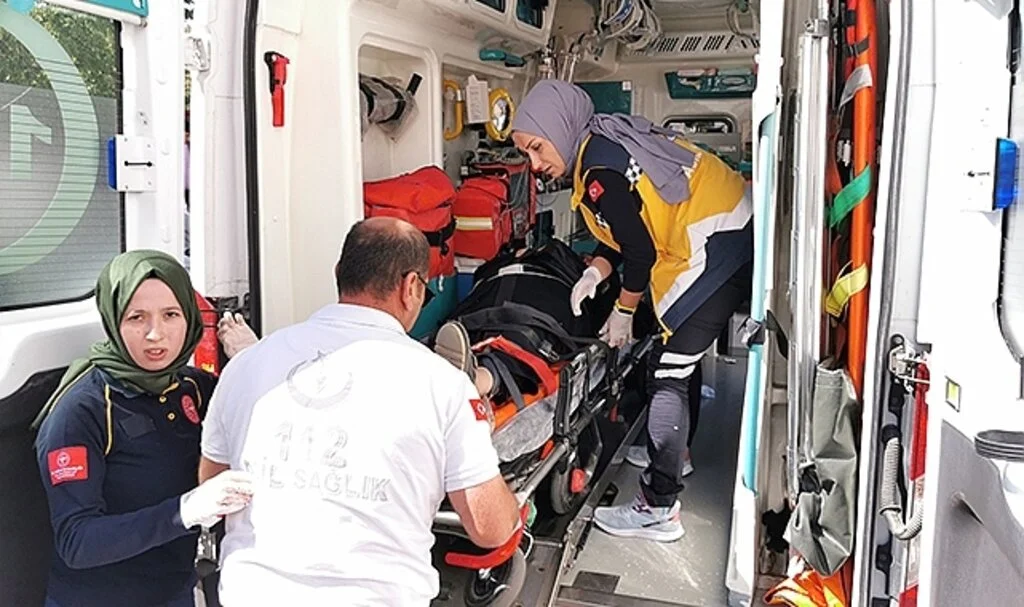Aksaray'da motosiklet kadına çarptı: 2 yaralı