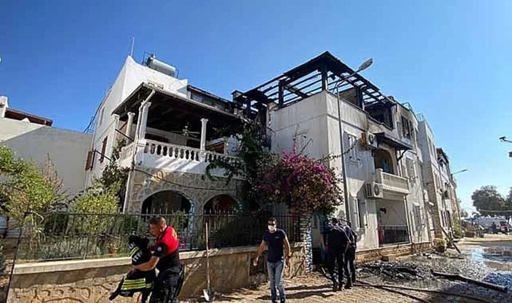 Alevlerin arasında kalan kadın, ikinci kattan aşağı atladı