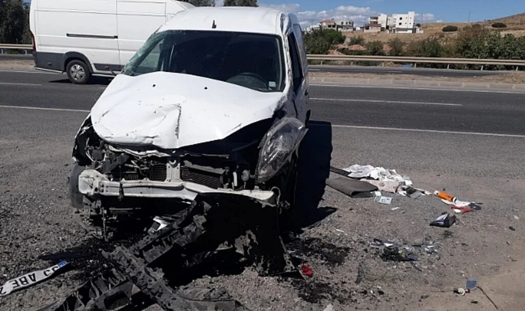 Aliağa'da aracıyla takla atan sürücü hayatını kaybetti