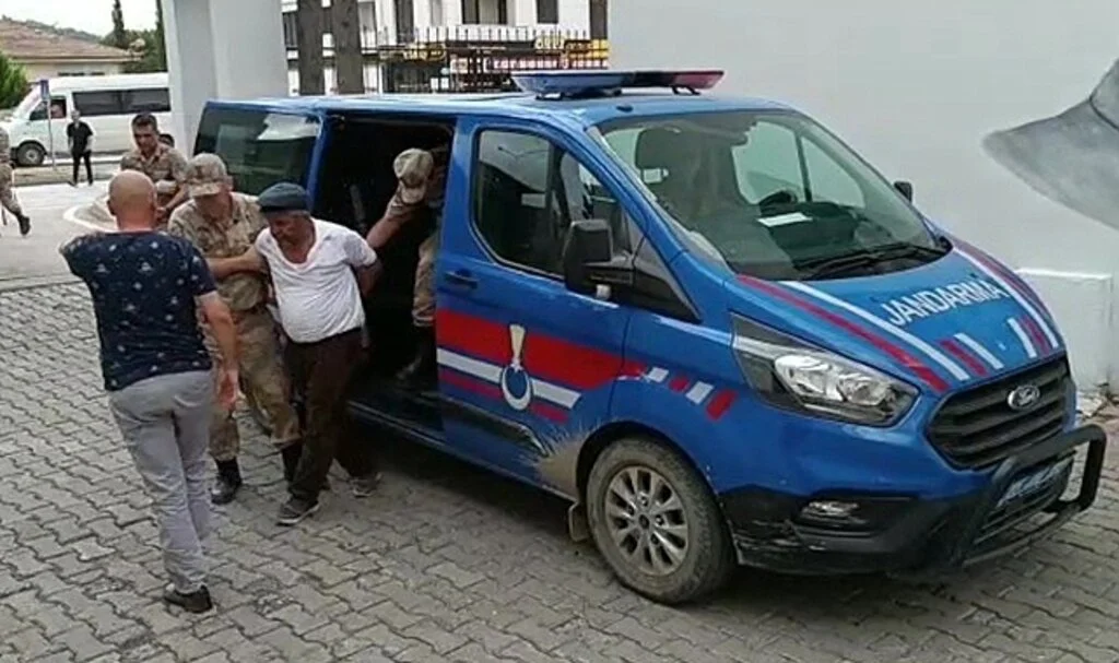  Amasya’da eşini ve üvey oğlunu öldüren şahıs yakalandı