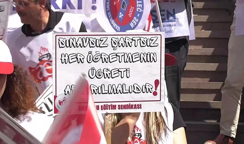 Anadolu Eğitim Sendikası Öğretmenlik Meslek Kanunu'nun Geri Çekilmesi Talebiyle İş Bırakma Eylemi  Yaptı