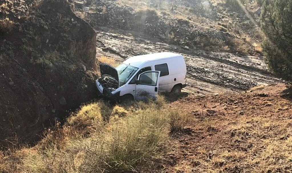 Ankara'da hafif ticari araç dereye uçtu: 1 ölü, 1 yaralı