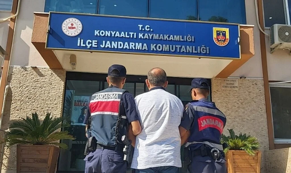 Antalya'da 90 suç kaydı bulunan şüpheli yakalandı