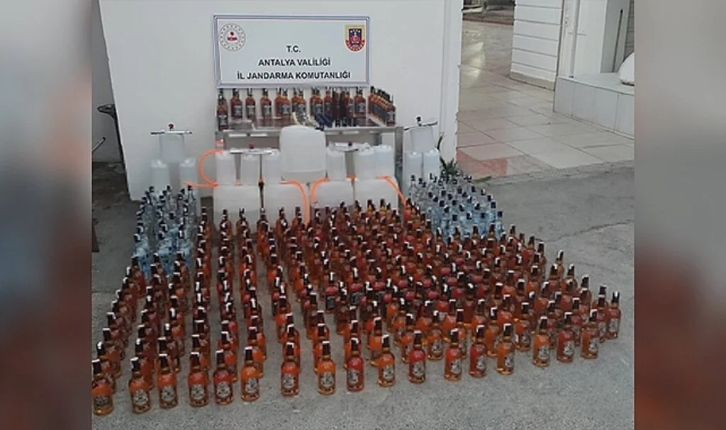 Antalya’da sahte alkol imalathanesine jandarma baskını